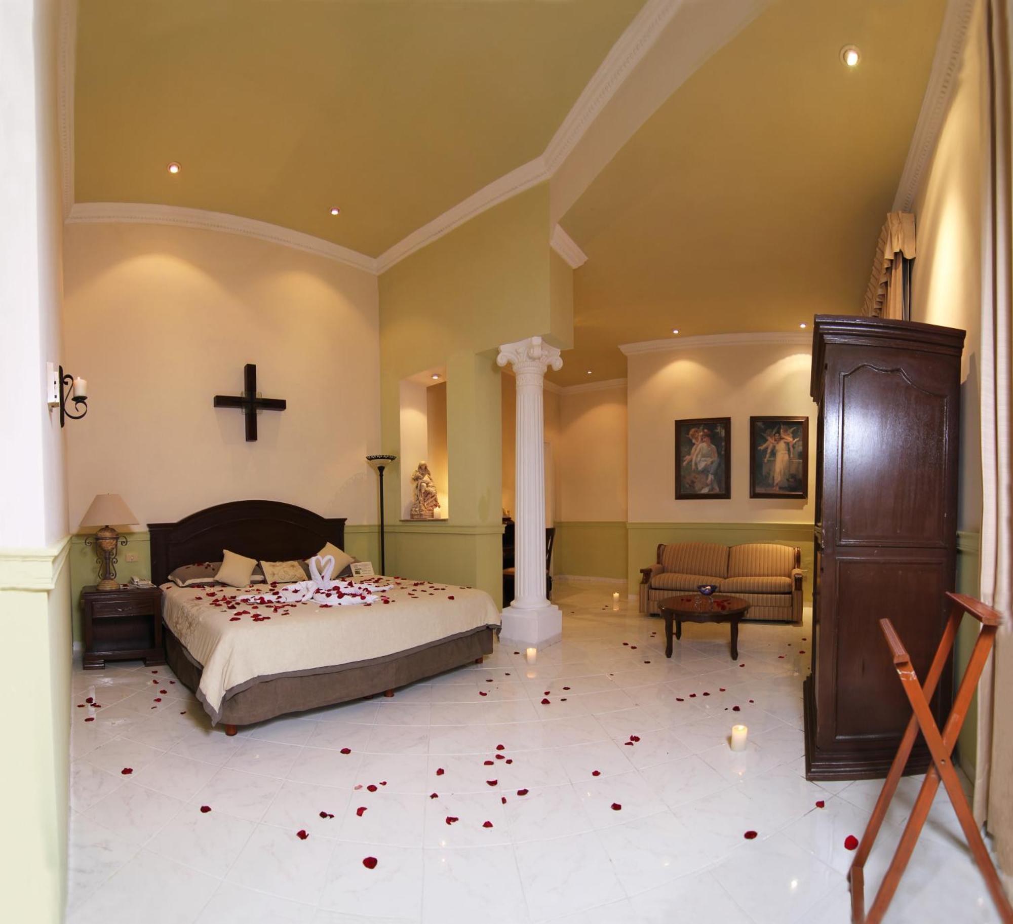 Junior Suite one King Bed & Spa Bath Garden View